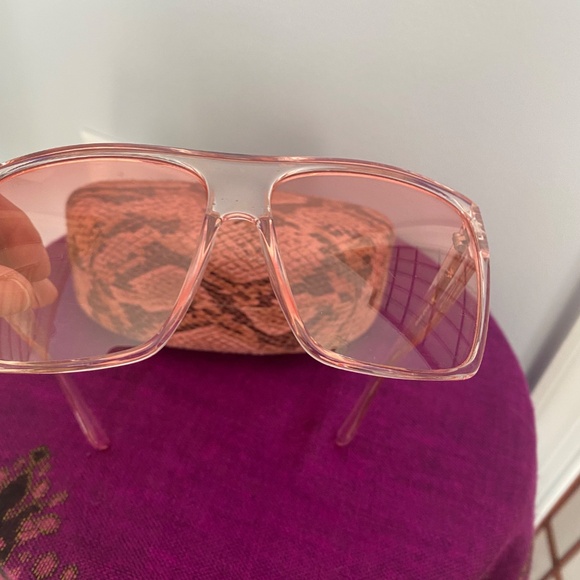 Oversized Pink sunglasses and pink snakeskin hard case - Picture 5 of 13